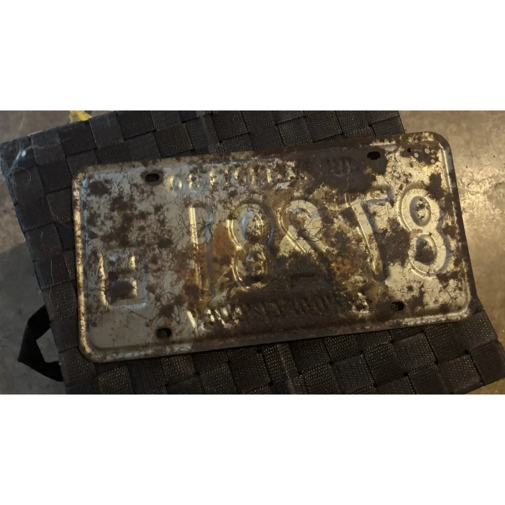 1979 1980 Illinois Truck License Plate Auto Tag Garage Decor Vintage 87 281  B